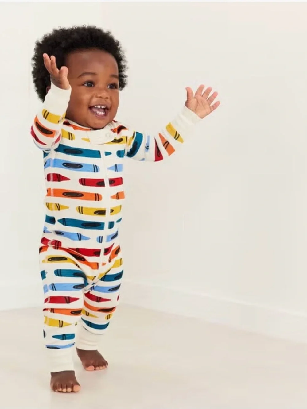 Hanna Andersson HannaJames Sleeper in Crayon Print, Size 0-3 Months